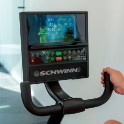 7" high-resolution LCD display: to track training parameters